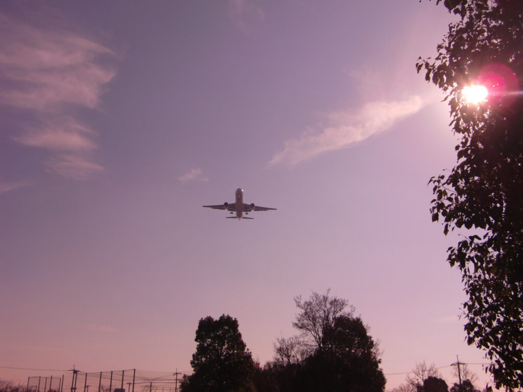 朝日の飛行機