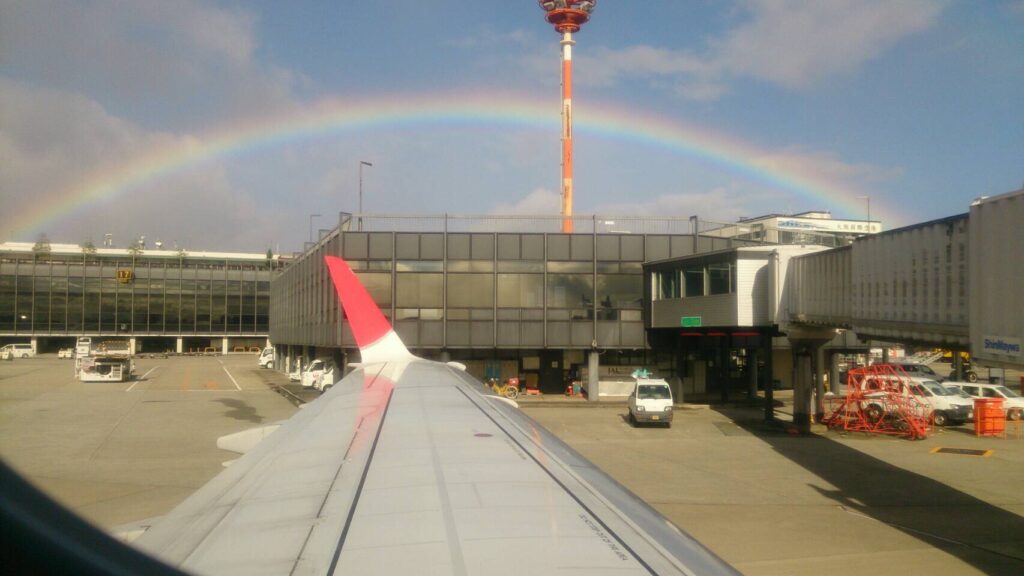 飛行機の窓から