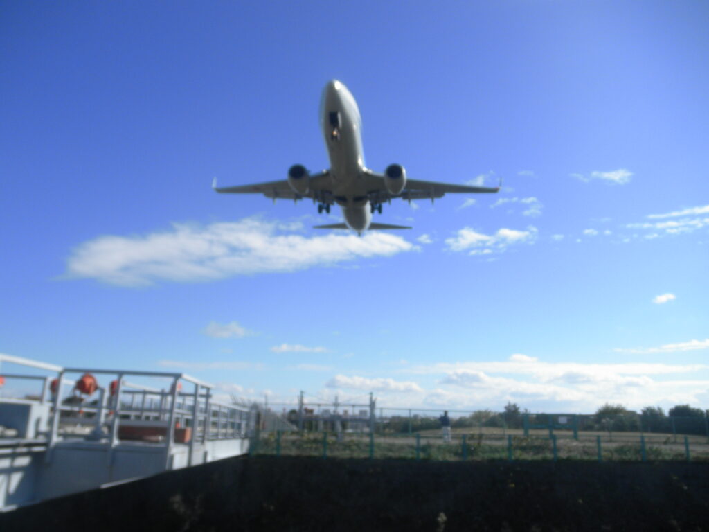 飛行機と空